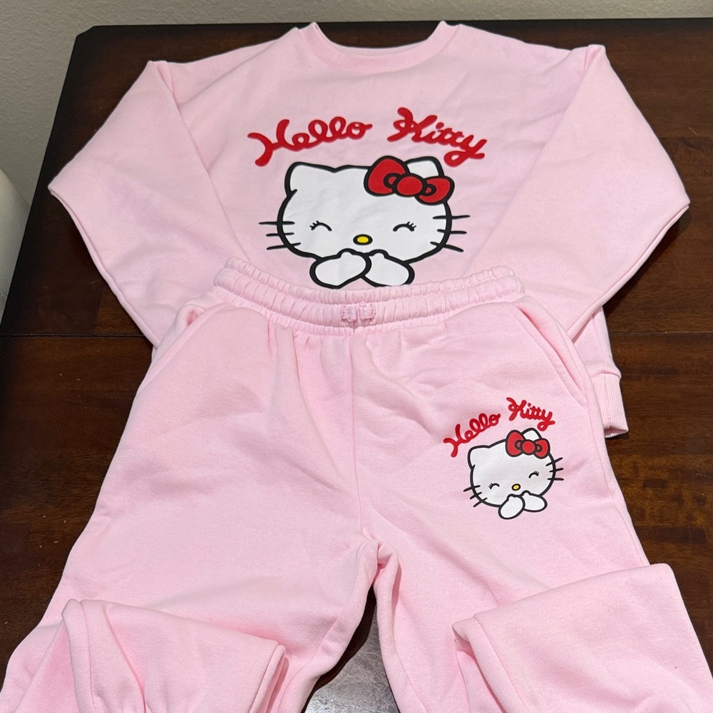 Hello Kitty Pink Sweatshirt and Jogger Set with Red Accents 🩶